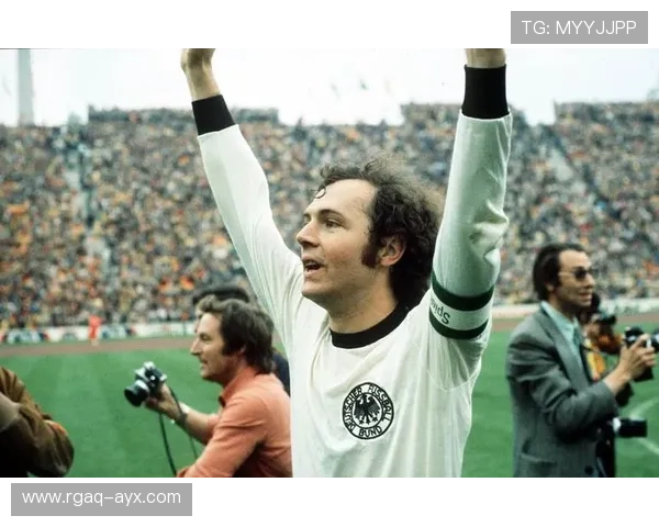 贝肯鲍尔：以球员与教练双重身份重塑现代足球版图